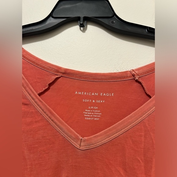 small peach american eagle soft and sexy v neck! - Picture 3 of 3
